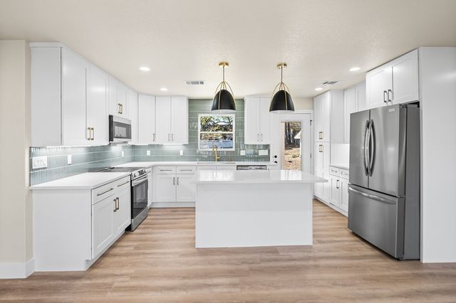 505 W Jefferson St, Kerrville, TX 78028