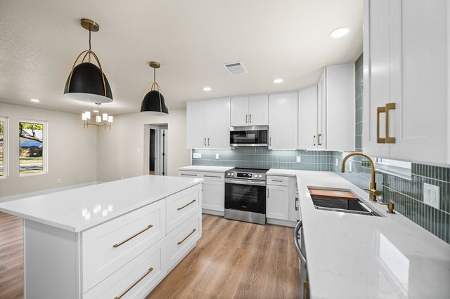 505 W Jefferson St, Kerrville, TX 78028