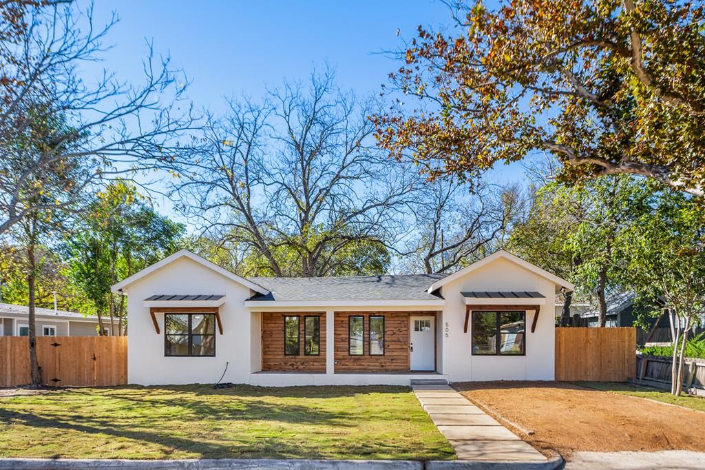 505 W Jefferson St, Kerrville, TX 78028