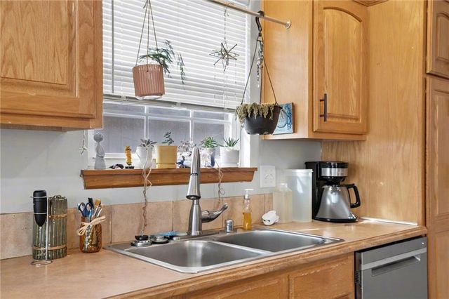 724 North Street, Lawrence, KS 66044