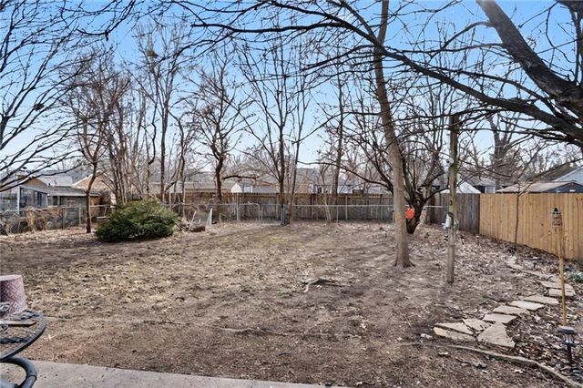 724 North Street, Lawrence, KS 66044