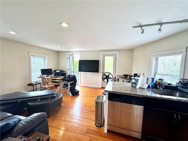 3 Spring Street 2, Newport, RI 02840