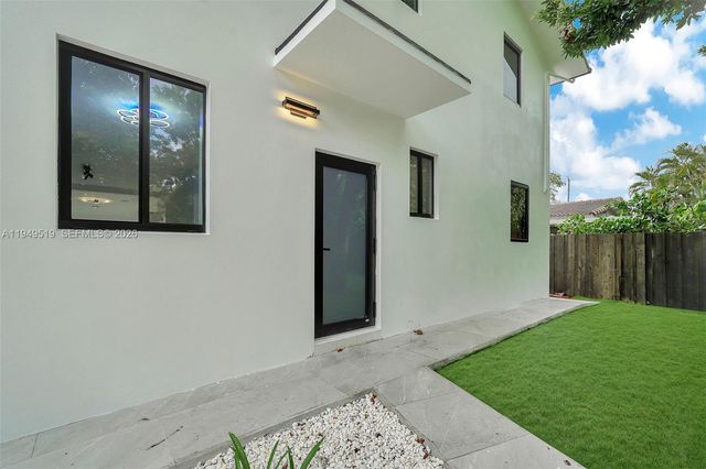 972 SW 44th Ave, Miami, FL 33134