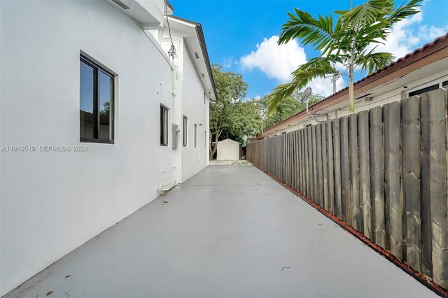 972 SW 44th Ave, Miami, FL 33134