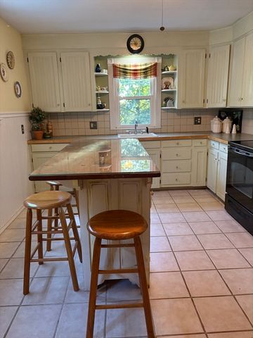 46 Cherry Hill, Holyoke, MA 01040