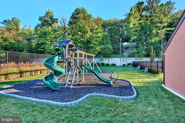 11 LACOSTA, Towson, MD 21204