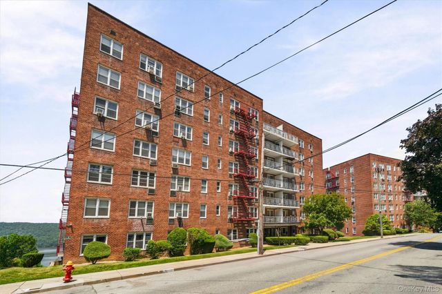679 warburton Avenue 2R, Yonkers, NY 10471