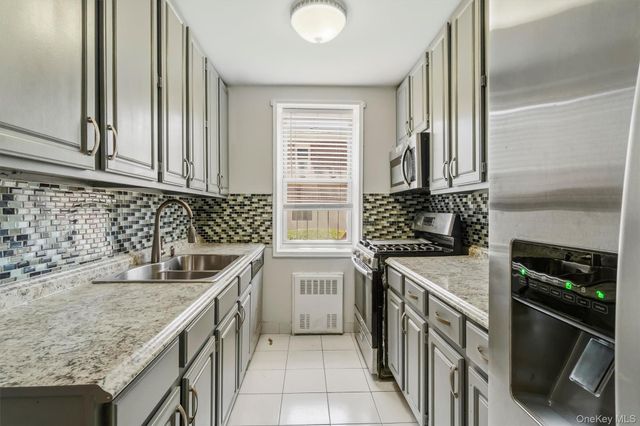 679 warburton Avenue 2R, Yonkers, NY 10471