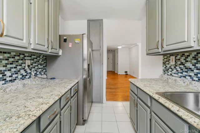 679 warburton Avenue 2R, Yonkers, NY 10471