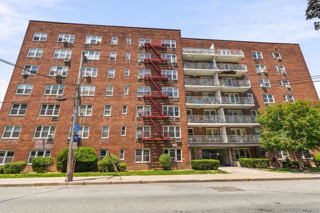 679 warburton Avenue 2R, Yonkers, NY 10471