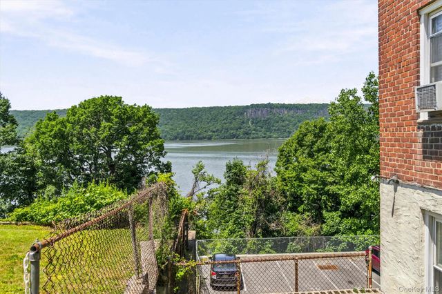 679 warburton Avenue 2R, Yonkers, NY 10471