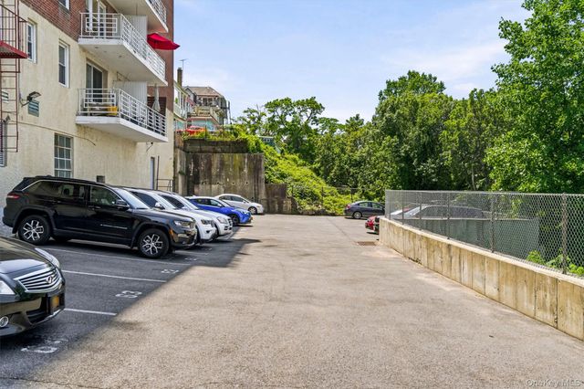 679 warburton Avenue 2R, Yonkers, NY 10471