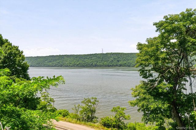 679 warburton Avenue 2R, Yonkers, NY 10471