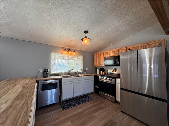 4517 N N Thurman Dr Drive, Golden Valley, AZ 86413