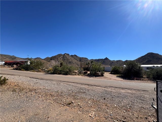 4517 N N Thurman Dr Drive, Golden Valley, AZ 86413