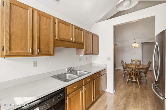 4445 Southbridge Ct, Louisville, KY 40272
