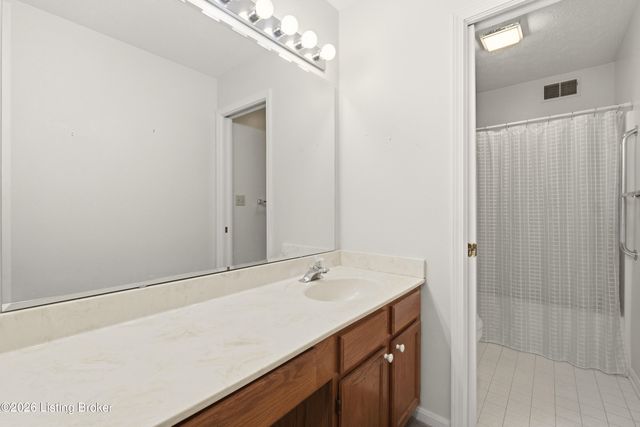4445 Southbridge Ct, Louisville, KY 40272