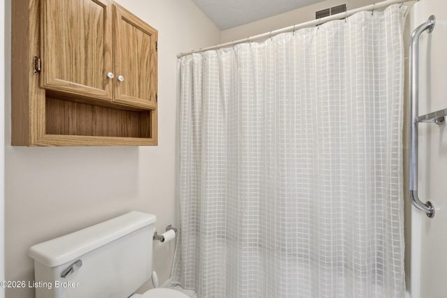 4445 Southbridge Ct, Louisville, KY 40272