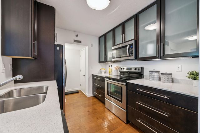52 Groveland Terrace A409, Minneapolis, MN 55403