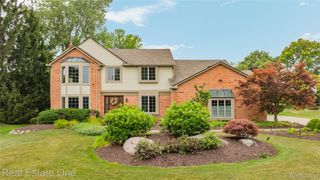 37125 Fox Glen, Farmington Hills, MI 48331