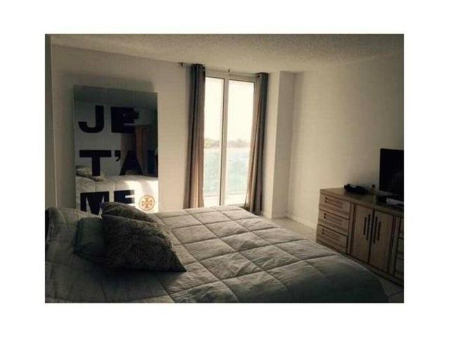 100 Bayview Drive 1825, Sunny Isles Beach, FL 33160