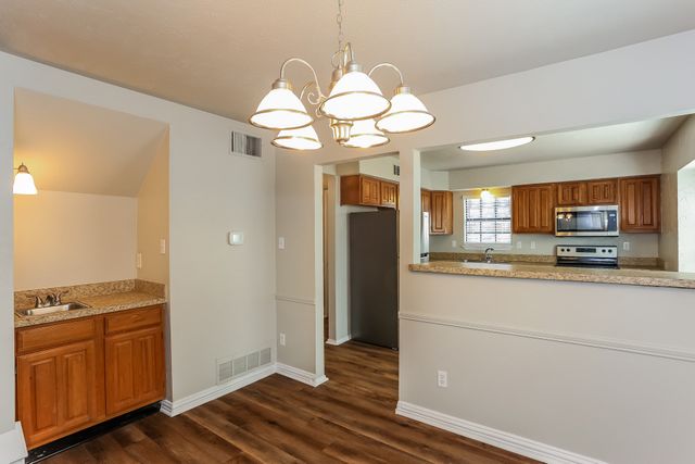 2416 Sutton Drive, Arlington, TX 76018