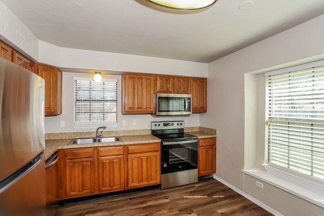 2416 Sutton Drive, Arlington, TX 76018