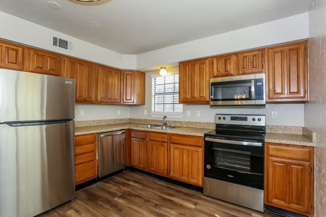 2416 Sutton Drive, Arlington, TX 76018