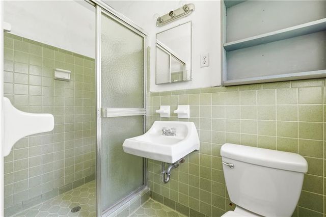 886 Oakhill Court, Stone Mountain, GA 30087