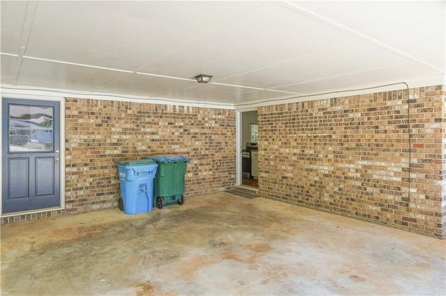 886 Oakhill Court, Stone Mountain, GA 30087