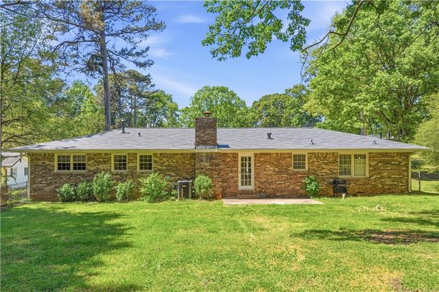 886 Oakhill Court, Stone Mountain, GA 30087