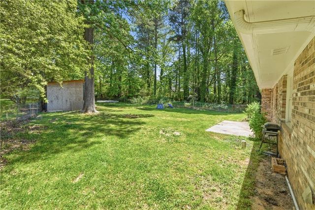 886 Oakhill Court, Stone Mountain, GA 30087