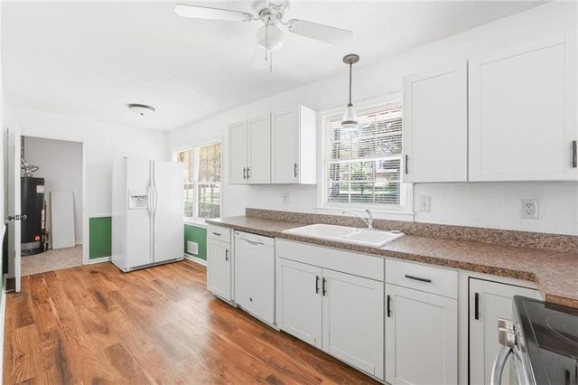 886 Oakhill Court, Stone Mountain, GA 30087