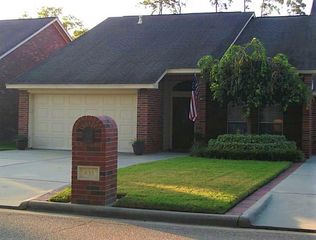 435 N Rivershire Drive, Conroe, TX 77304