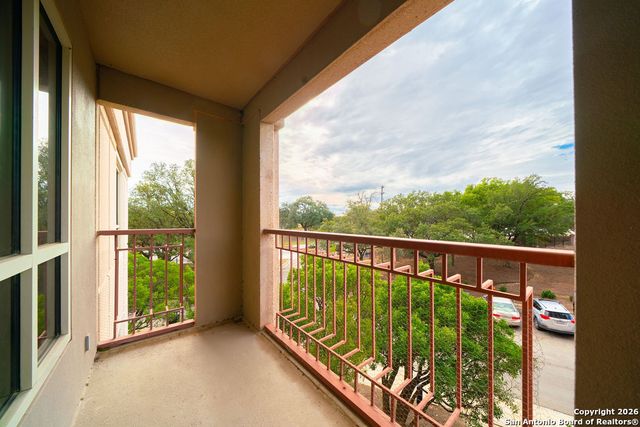 1 Towers Park Ln Apt 212, San Antonio, TX 78209
