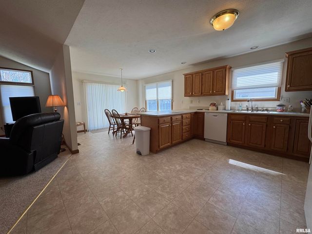 740 1ST Street, Sherman, IL 62684