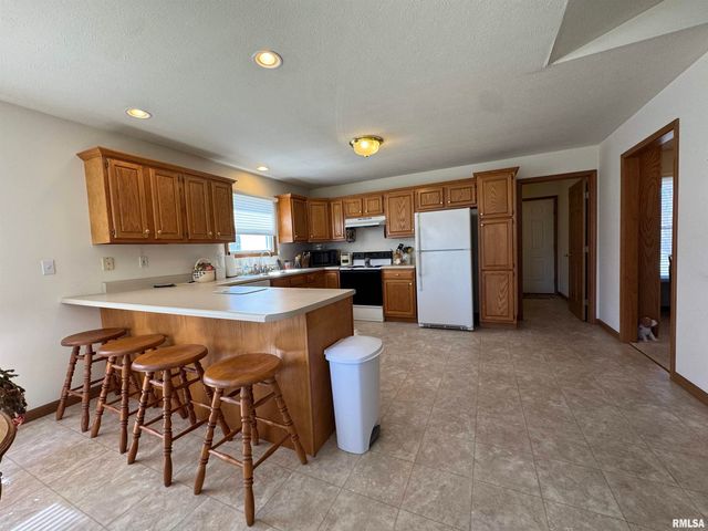 740 1ST Street, Sherman, IL 62684