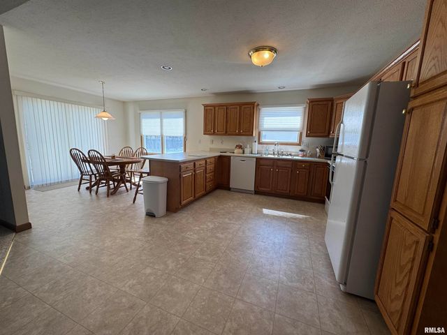 740 1ST Street, Sherman, IL 62684