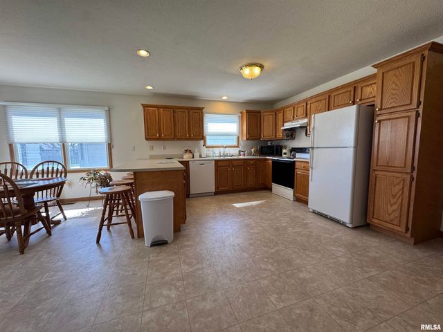 740 1ST Street, Sherman, IL 62684