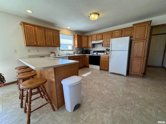 740 1ST Street, Sherman, IL 62684