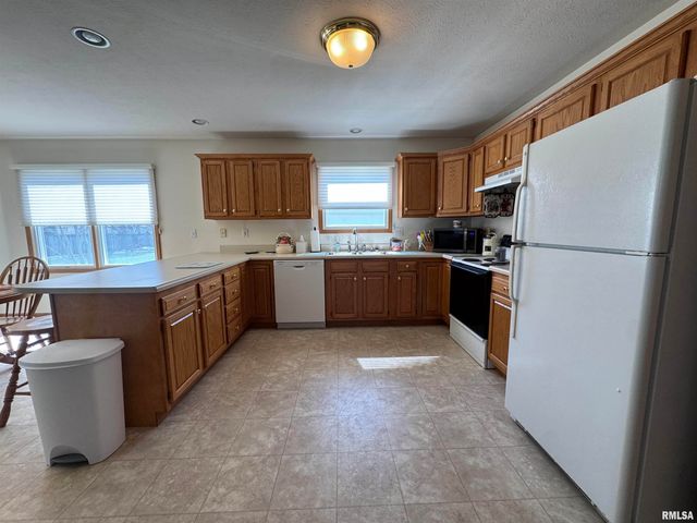 740 1ST Street, Sherman, IL 62684