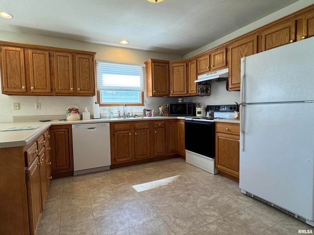 740 1ST Street, Sherman, IL 62684