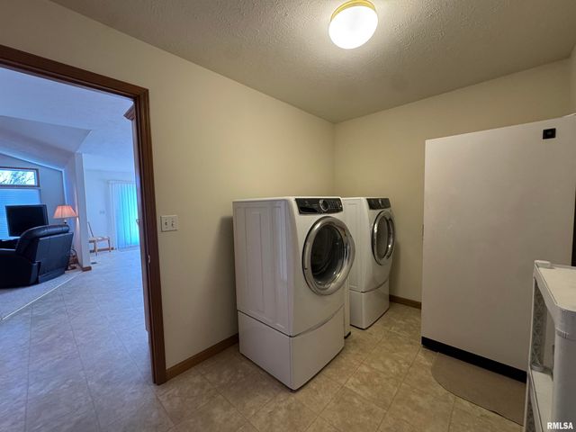 740 1ST Street, Sherman, IL 62684