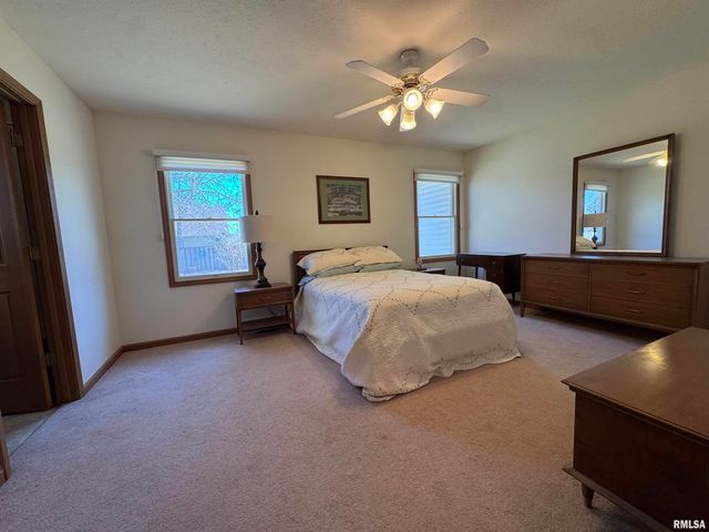 740 1ST Street, Sherman, IL 62684