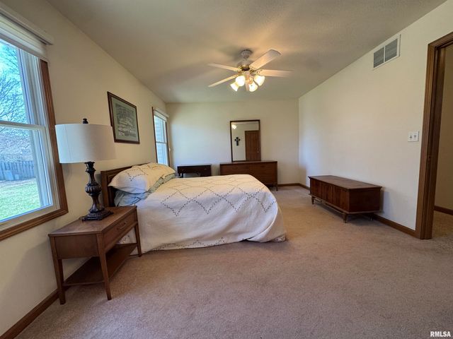 740 1ST Street, Sherman, IL 62684