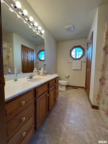 740 1ST Street, Sherman, IL 62684