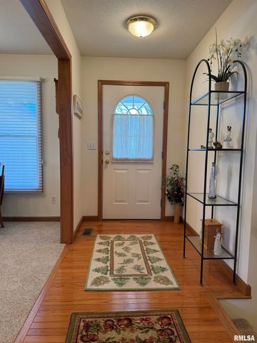 740 1ST Street, Sherman, IL 62684