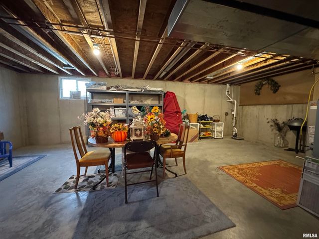 740 1ST Street, Sherman, IL 62684