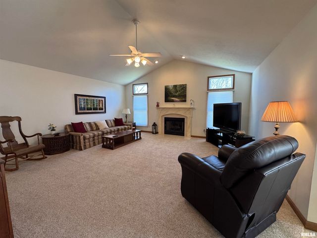 740 1ST Street, Sherman, IL 62684