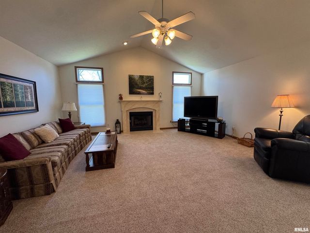 740 1ST Street, Sherman, IL 62684